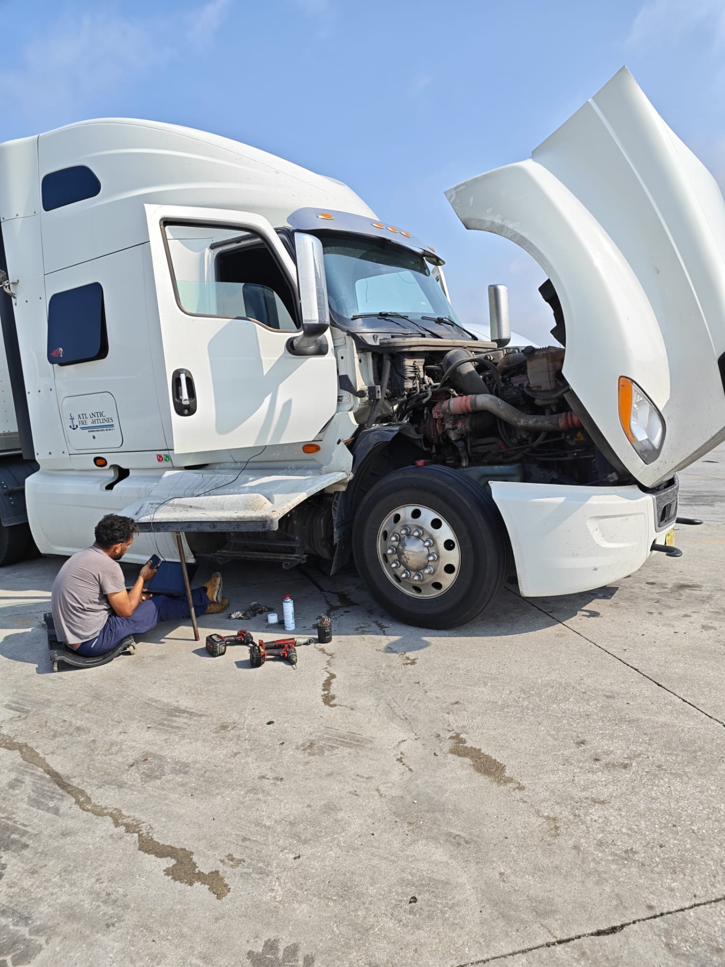 Roadside diagnostics on a Kenworth highway tractor